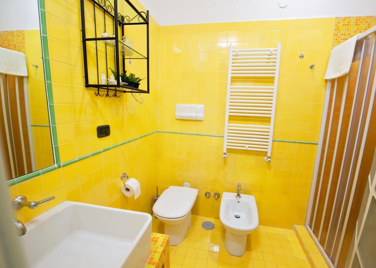 Casa "Kapri" Da Eva - Salerno Centro Con Self Check-In Apartment Exterior photo