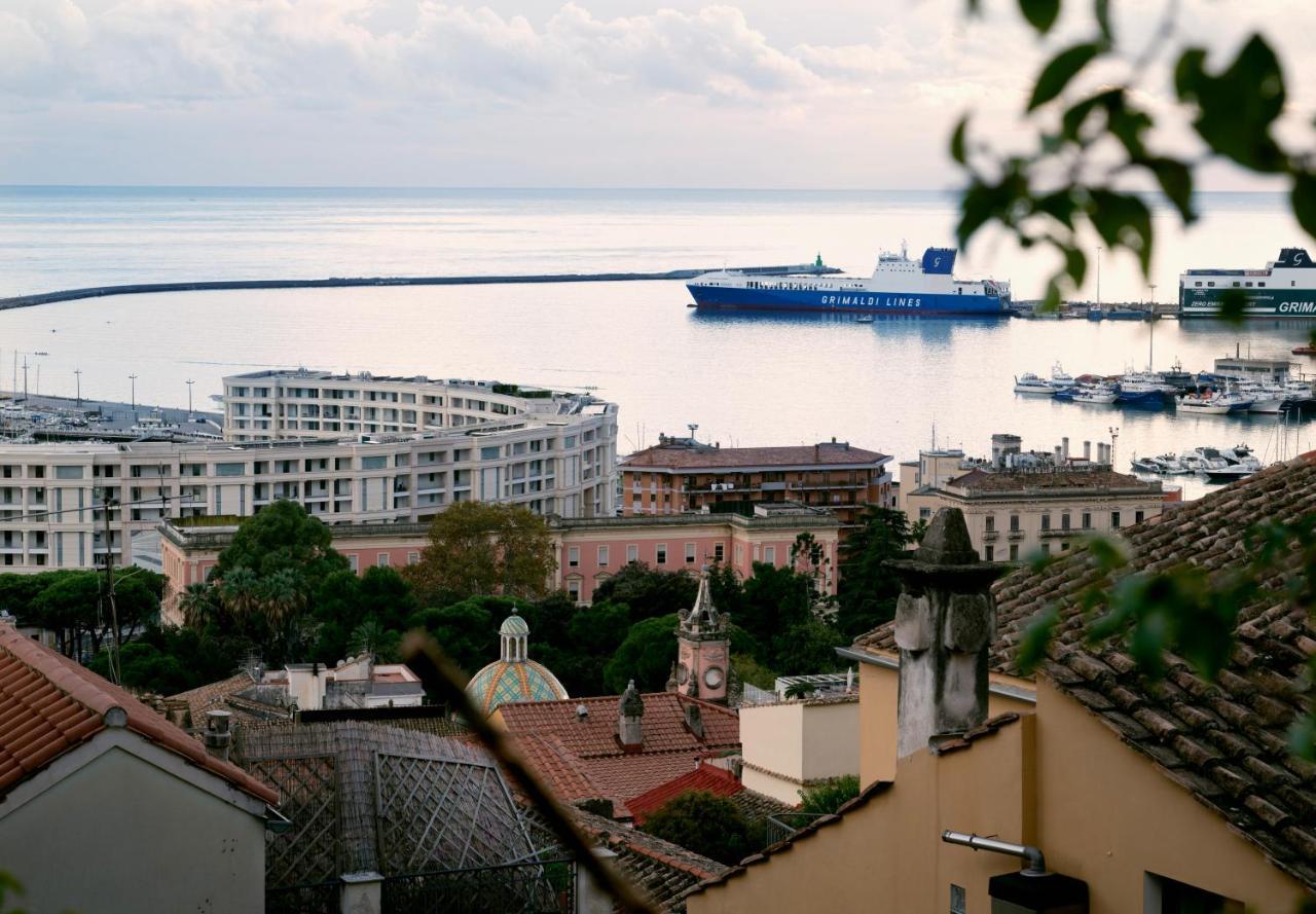 Casa "Kapri" Da Eva - Salerno Centro Con Self Check-In Apartment Exterior photo